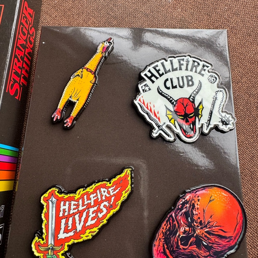 Stranger things pin set - Picture 3 of 5